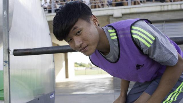 丰满少妇与大狼拘